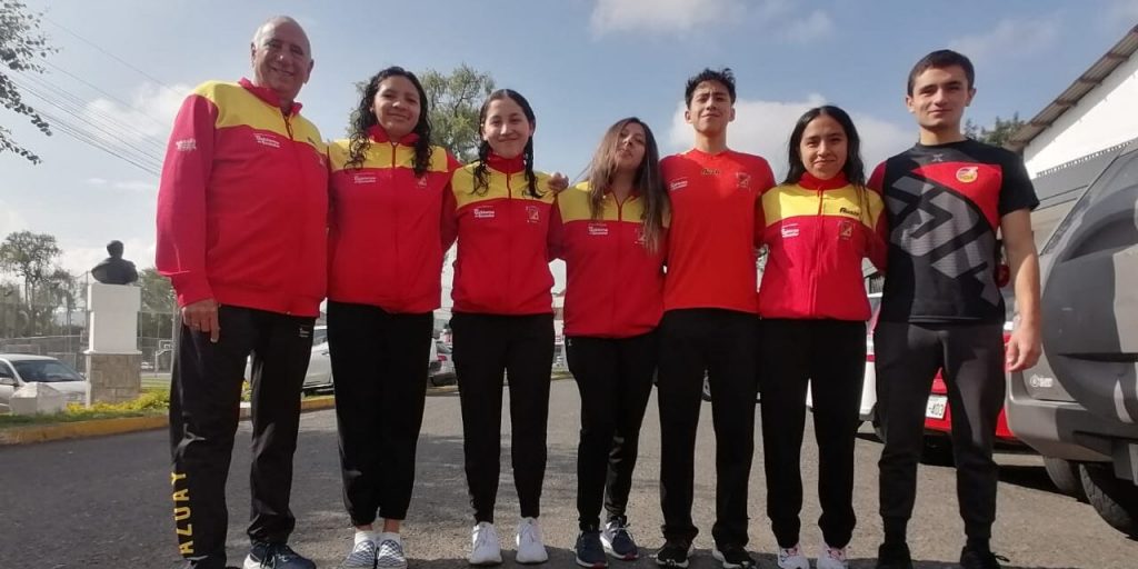 Un grupo de nadadores azuayos partió la mañana de este martes 27 de febrero de 2024 al Complejo Vallarino-Garay, de Guayaquil.