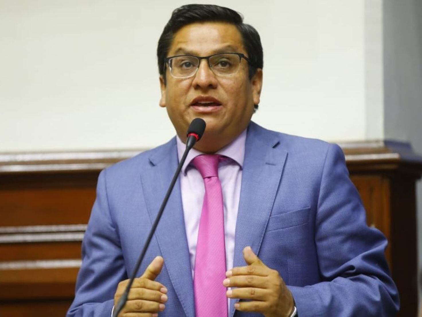 El ministro de Salud de Perú, César Vásquez, anunció que 20 regiones del país serán declaradas en emergencia sanitaria por el incremento de casos de dengue.