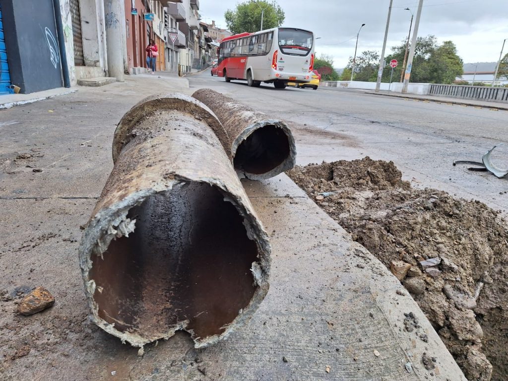 El cambio de tubería se ejecuta en el sector de El Otorongo.