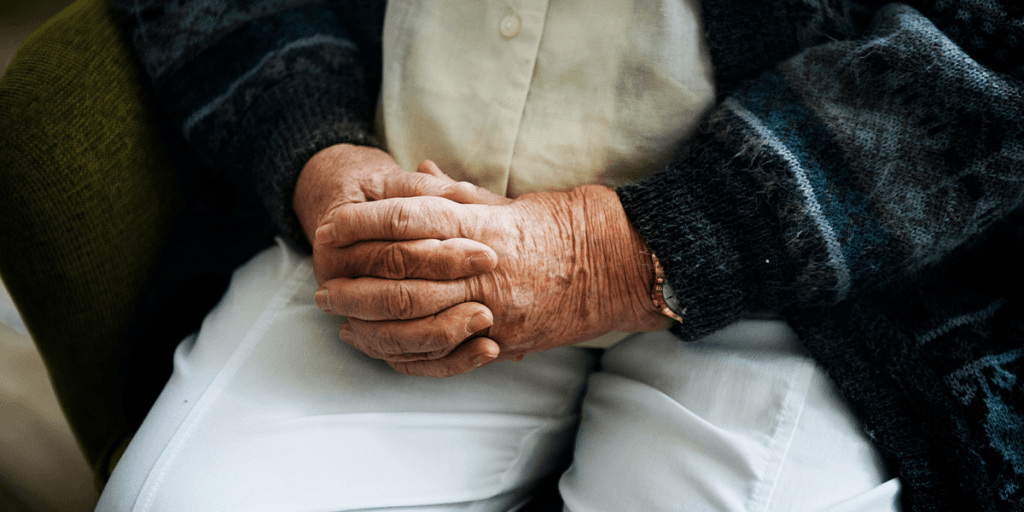 Unos 400 ancianos abandonados por la migración sobreviven en Chimborazo por la ayuda de vecinos y la solidaridad de autoridades.