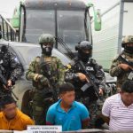 Alias "RK" y otros dos sujetos fueron aprehendidos por la Policía y entregados a als autoridades. Foto Fiscalía