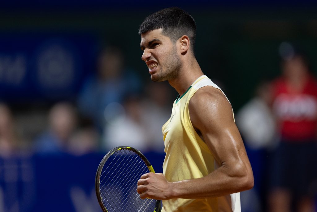 El tenista español Carlos Alcaraz, número 2 del mundo, se clasificó para las semifinales del Argentina Open que se disputa en el Buenos Aires