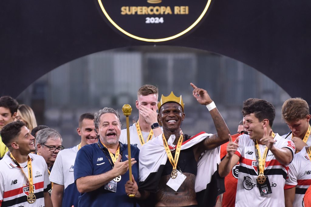 El defensa central ecuatoriano, Robert Arboleda, se coronó campeón en Brasil con el Sao Paulo al vencer al Palmeiras.