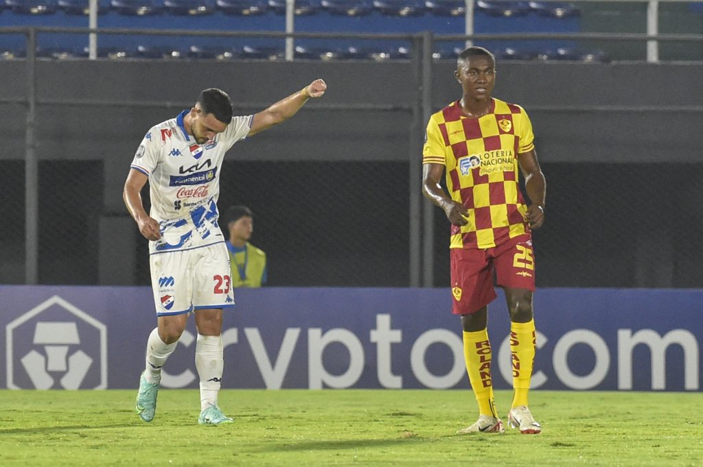 Renny Jaramillo se lamenta en el gol de Nacional de Paraguay. Foto: CONMEBOL