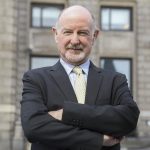 El neurobiólogo español Rafael Yuste, catedrático y director del Centro de Neurotecnología en la Universidad de Columbia, posa durante una con EFE en Madrid. Yuste afirma que el cerebro es "el santuario de la mente", donde residen la personalidad o la identidad de las personas, pero también es "la esquina negra de la medicina", el único órgano cuyo funcionamiento todavía no ha sido descifrado, aunque los últimos avances sitúan la neurociencia ante una "revolución". EFE