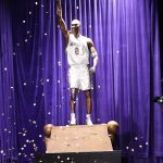 Los Lakers inauguran la estatua de Kobe Bryant