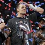 El histórico jugador de fútbol americano, Tom Brady, justifica el empujón de Travis Kelce al entrenador de los Chiefs.