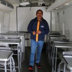 Imagen del interior del 'Bus de Animación Cultural y Digital', en Riobamba.