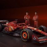-FOTODELDIA- ROMA, 13/02/2024.- Los pilotos Carlos Sainz (d) y Charles Leclercposan durante la presentación del 'SF-24', el nuevo monoplaza de la escudería italiana Ferrari para el próximo Mundial, el último que pilotará Sainz, pues dejará su asiento en 2025 al inglés y siete veces campeón 'Sir' Lewis Hamilton. EFE/FERRARI/SOLO USO EDITORIAL/SOLO DISPONIBLE PARA ILUSTRAR LA NOTICIA QUE ACOMPAÑA (CRÉDITO OBLIGATORIO)