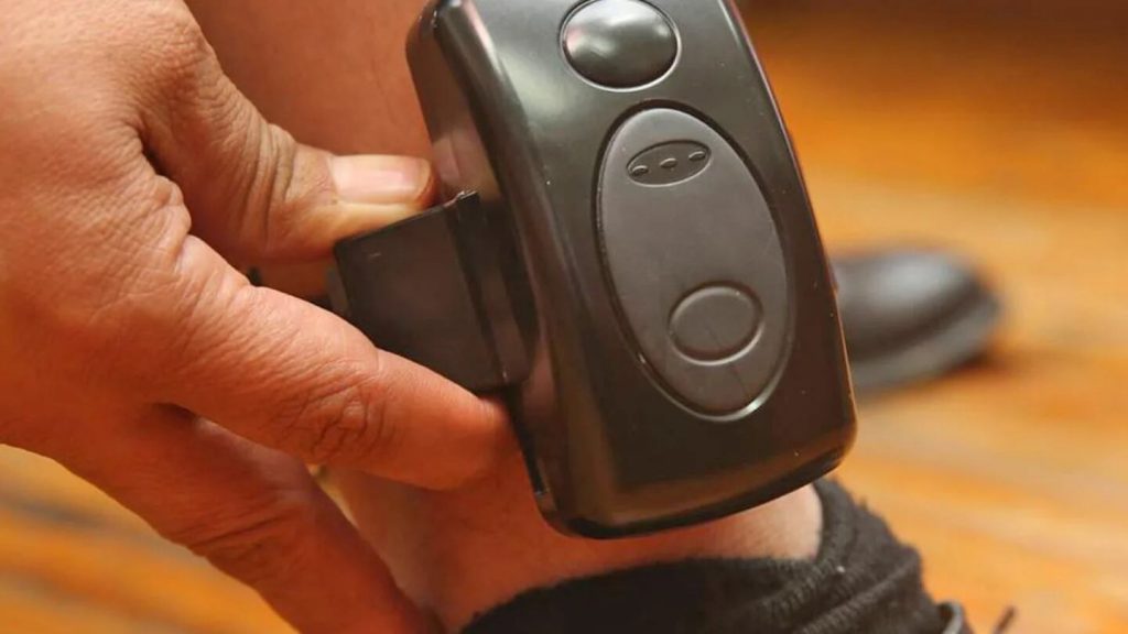 Los tres nuevos sospechosos del asesinato del fiscal César Suárez recibieron medidas cautelares, entre ellas el uso de un artefacto electrónico. Foto EFE