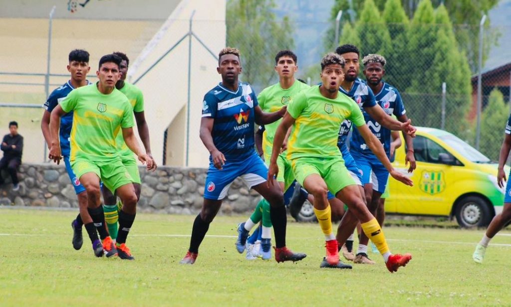 Dubar Enríquez anotó en la victoria del Gualaceo ante Estrella Roja