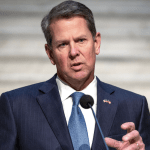 el gobernador de Georgia, el republicano Brian P. Kemp, envió una carta al presidente Joe Biden "exigiendo una respuesta sobre el estatus migratorio de Ibarra".