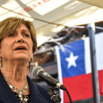 Una de las figuras más populares hoy en día de la derecha y quien constantemente aparece en las encuestas sobre preferencias presidenciales es la alcaldesa del capitalino barrio de Providencia, Evelyn Mattehi,