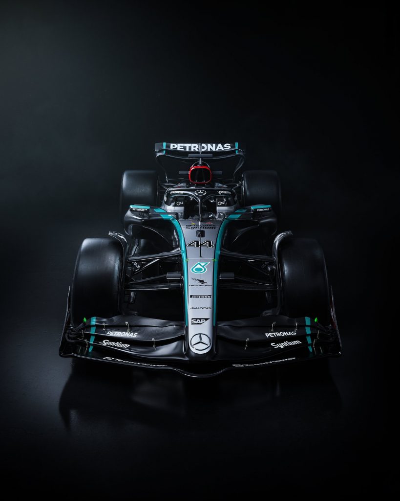 Mercedes presentó su nuevo monoplaza 'W15' para la próxima temporada, último del piloto inglés, Lewis Hamilton