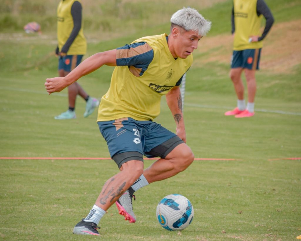 El lateral izquierdo, Nazareno Romero, ya entrena a la par de sus compañeros en Deportivo Cuenca para el 2024.