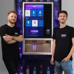 Dos científicos uruguayos crearon Mixo, un robot que sirve tragos en menos de 30 segundos. Foto Internet