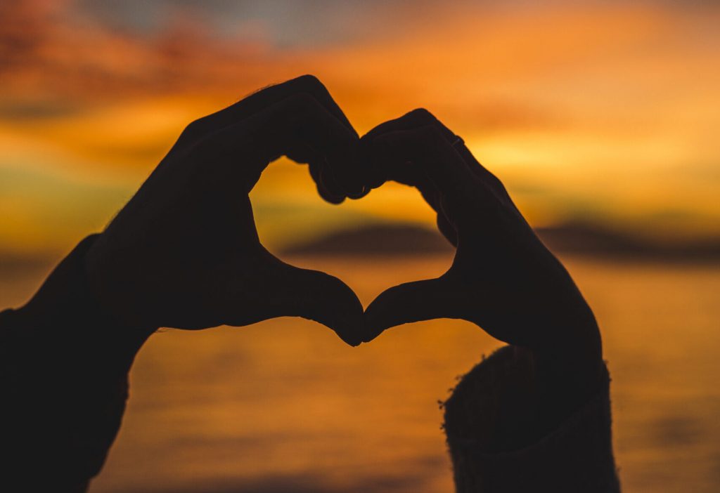 La escritora Karina López analiza como la sociedad ve el amor en la actualidad. Foto referencia