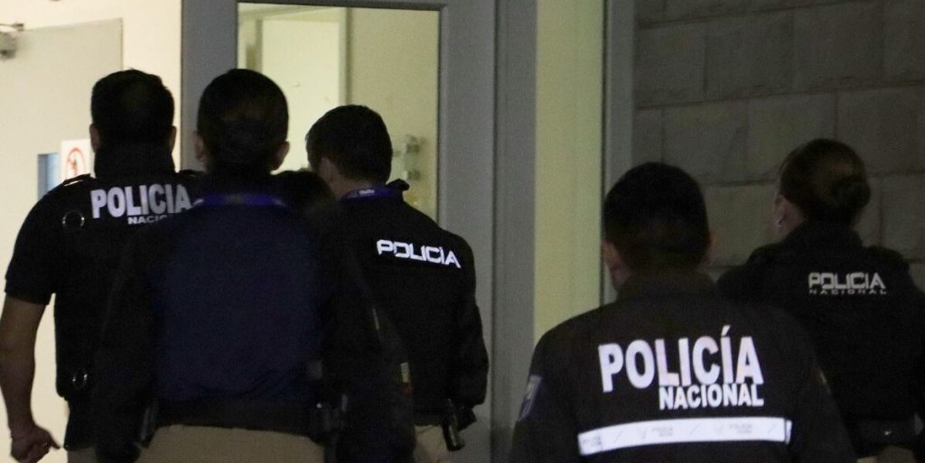 La Fiscalía y Policía Nacional detuvieron a cinco policías en servicio activo, acusados de presunto secuestro cometido en Guayaquil.