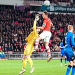 De Jong cabecea en el último partido del PSV. Foto: PSV