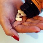 Un estudio demuestra que reducir el consumo de antibióticos ayuda a disminuir la resistencia de las bacterias. Foto EFE