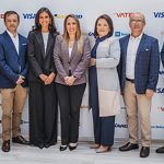 De izquierda a derecha: Pablo Vazquez, Edwin Vazquez, directivos de Vatex; Ma. Gabriela Ordoñez, jefa comercial Bankard, Cristina Weisson Salazar, gerente de la misma empresa y; Jhanet Vazquez, Santiago Vazquez y Milton Vazquez directivos de Vatex. /Cortesía