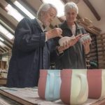 Eduardo Vega, maestro en cerámica, será reconocido por el Concejo Cantonal de Cuenca por su aporte al arte.