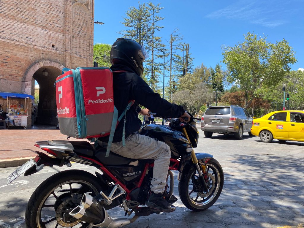 El alcalde de Cuenca, Cristian Zamora dice que emularán ordenanza de Quito sobre delivery para implementarla en Cuenca. Foto XCA