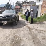 Los habitantes de la comunidad El Calvario, de Turi, esperan que las autoridades concluyan el asfaltado del acceso principal. XCA