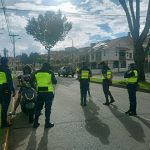Los agentes civiles de tránsito de la EMOV EP efectúan operativos en las calles y avenidas de la ciudad. Lo cumplen de forma aleatoria. BPR