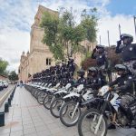 En Cuenca, la Policía Nacional cumplió con una ceremonia de reconocimientos; además, estuvieron presentes uniformados del Grupo de Operaciones Motorizadas, en el Parque Calderón.