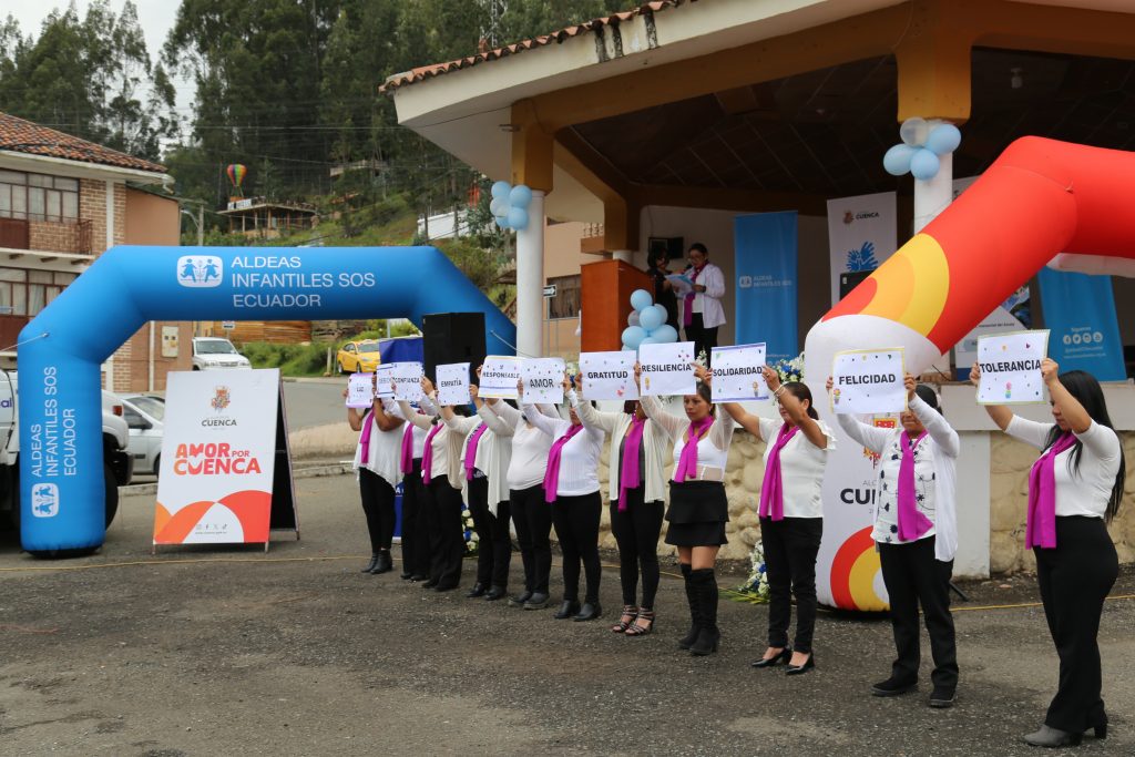 En la parroquia Sayausí, del cantón Cuenca, se efectuó un evento el pasado viernes para la entrega de la certificación como “Comunidades protectoras de la niñez y adolescencia”. Cortesía