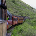 Habitantes de la ciudad de Alausí están empeñados en reactivar la vía al emblemático y vertiginoso paso ferroviario de la Nariz del Diablo.