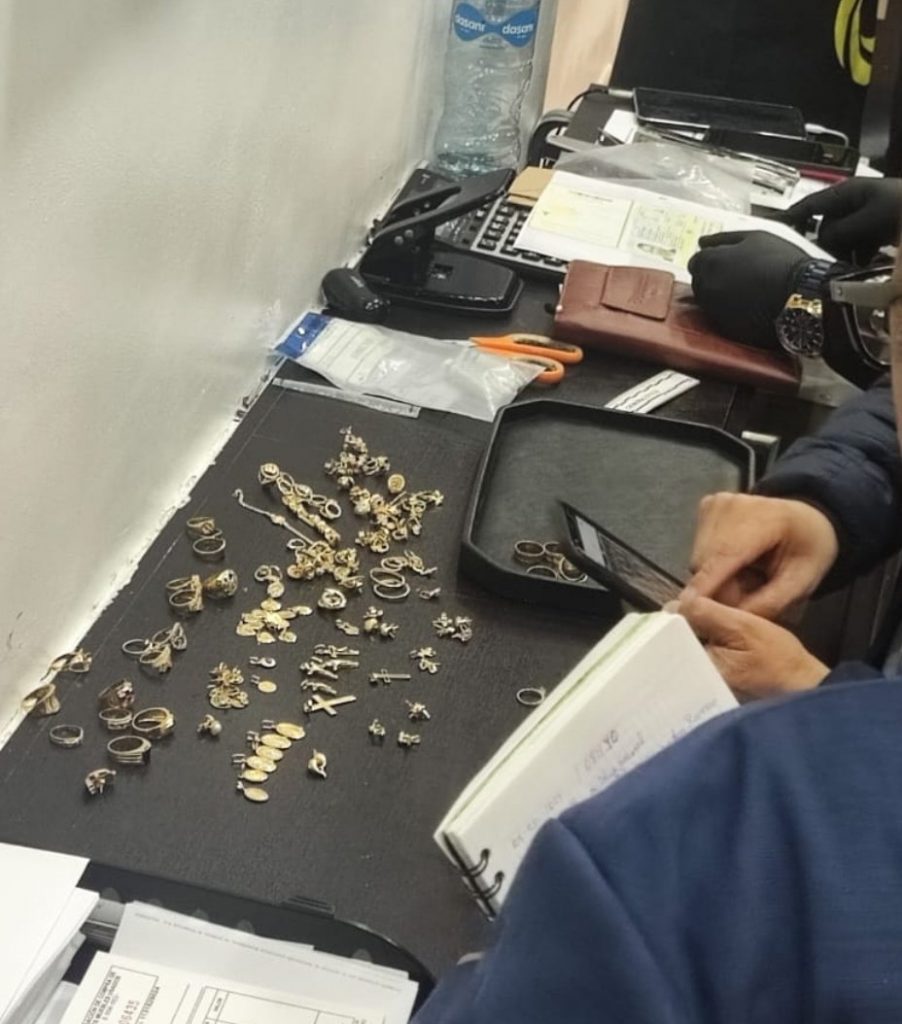 Joyas recuperadas en allanamiento efectuado por la Policía Nacional, en Loja.