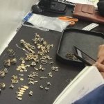 Joyas recuperadas en allanamiento efectuado por la Policía Nacional, en Loja.