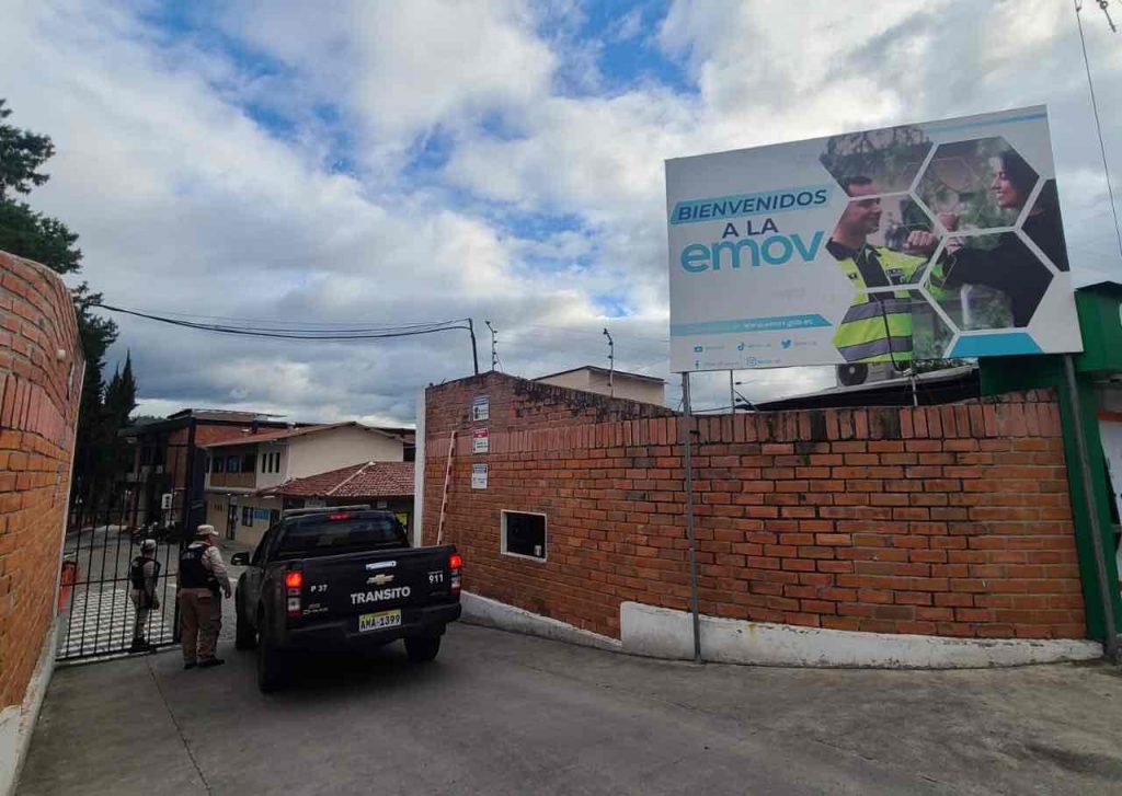 Este jueves se dio un allanamiento en las oficinas de la EMOV de Cuenca.