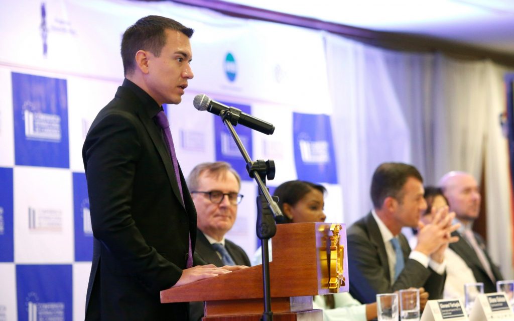 referirse sobre conversaciones donde intercambian las amenazas a los que han sido expuesto.