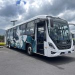 El primer autobus eléctrico ensamblado en Ecuador cubrirá un trayecto en las Islas Galápagos. Foto DFPB