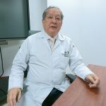 El doctor Luis Mario Tamayo preside el Hospital “Santa Inés”. Tamayo evalúa el sistema actual de salud del país considerando su experiencia en la rama. BPR