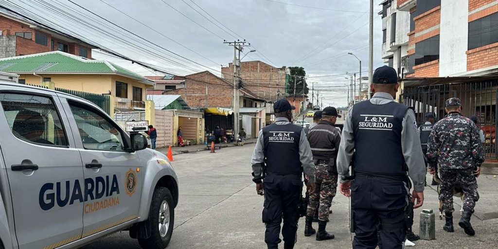 Operativos de control se realizaron por la Guardia Ciudadana en el sector Feria Libre con el fin de recuperar el orden, seguridad y mejorar la movilidad en las calles.