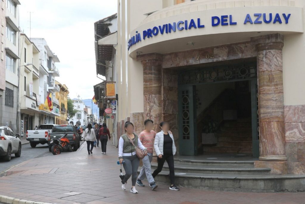 La Fiscalía del Azuay investiga caso de presunto abuso sexual que implicaría a dos funcionarios del Municipio de Cuenca.