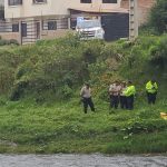 Cuerpo de Bomberos procedió a la recuperación de un cadáver hallado en el río Cuenca, sector Ucubamba.