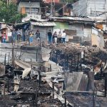 Un incendio consumió este viernes cerca de 70 casas de construcción precaria en una zona céntrica de Bogotá, habitada principalmente por recicladores, pero que según las primeras informaciones oficiales no dejó víctimas. EFE