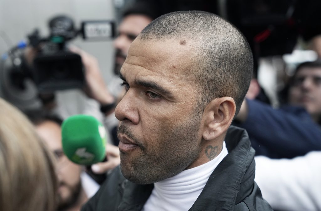 El brasilero Dani Alves, salió en libertad de la prisión de Brians 2 tras pagar la fianza de un millón de euros