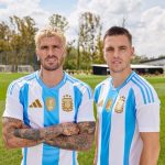 De Paul y Lo Celso presentaron la nueva camiseta de Argentina para la Copa América 2024.