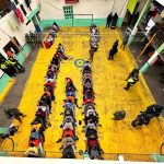 En un operativo de las Fuerzas Armadas, ejecutado en la cárcel de Cañar, se decomisaron celulares y armas.