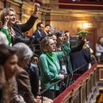 Los diputados y senadores franceses incribieron de manera mayoritaria al aborto en su Constitución. Foto EFE