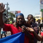 Manifestantes protestan contra el primer ministro de Haití, Ariel Henry, este martes en Puerto Príncipe (Haití).