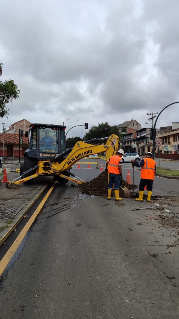 El corte del servicio de agua potable se da por obras de reparación de una tubería averiada.