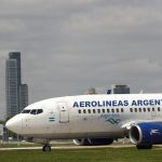 gentina inició acciones diplomáticas contra Venezuela después de que el Gobierno de Nicolás Maduro prohibiera que las aeronaves argentinas puedan sobrevolar el espacio aéreo venezolano, informaron este martes fuentes oficiales. Según explicó el portavoz presidencial argentino, Manuel Adorni, en su habitual rueda de prensa en la Casa Rosada (sede del Gobierno), "Argentina no se va a dejar extorsionar por los amigos del terrorismo". EFE