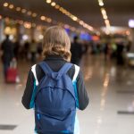 Los ecuatorianos menores de edad podrán salir del país con una autorización de la Cancillería del Ecuador. Foto Referencia Freepik